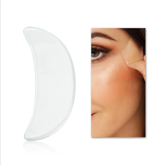 Reusable silicone patches that moisturize and repair wrinkles