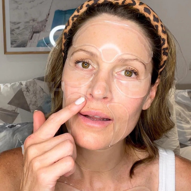 Reusable silicone patches that moisturize and repair wrinkles