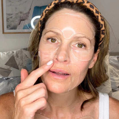 Reusable silicone patches that moisturize and repair wrinkles